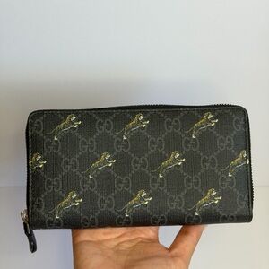 Gucci GG Supreme Tiger Print Zip-around Wallet in Black PVC with a Black Leather